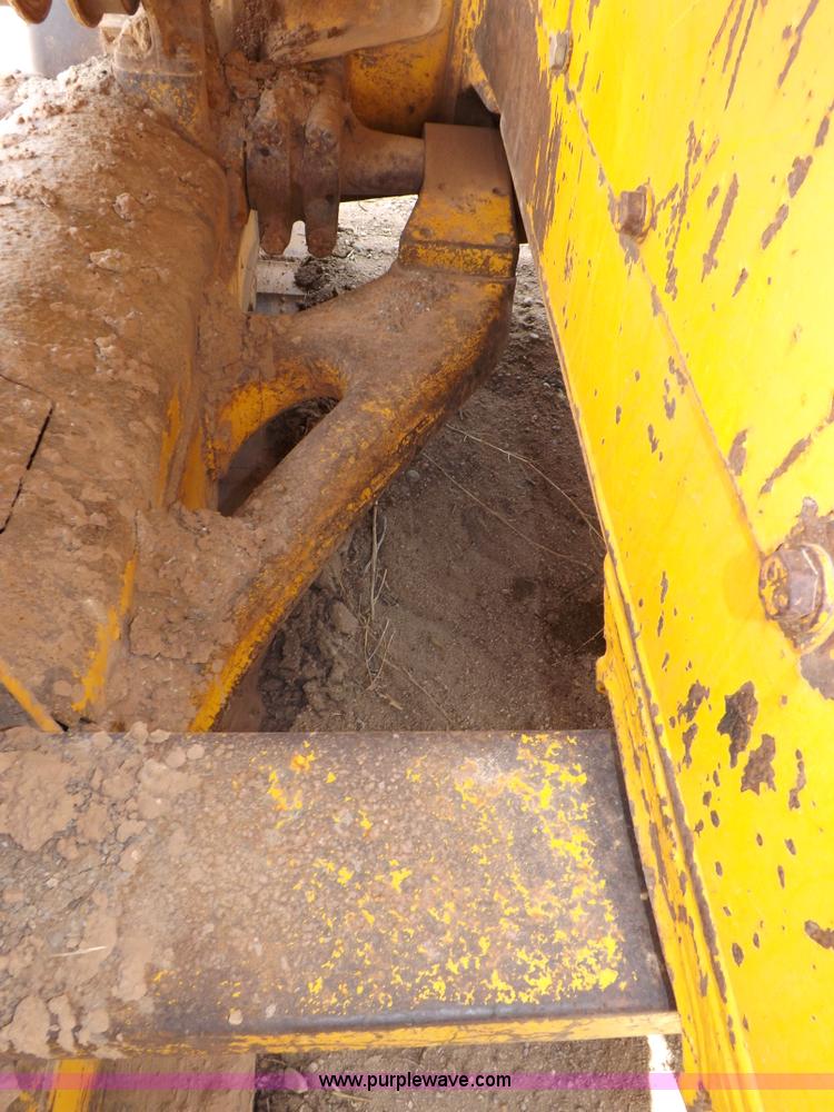 image for item F6458 1984 John Deere 750 dozer