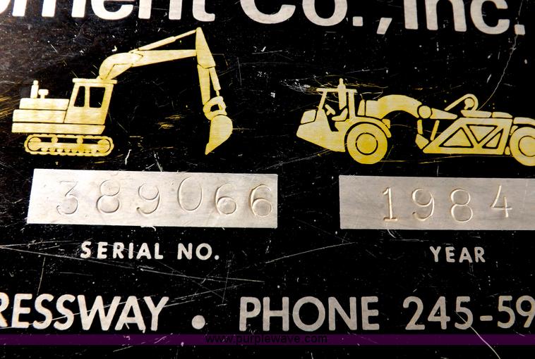 image for item F6458 1984 John Deere 750 dozer