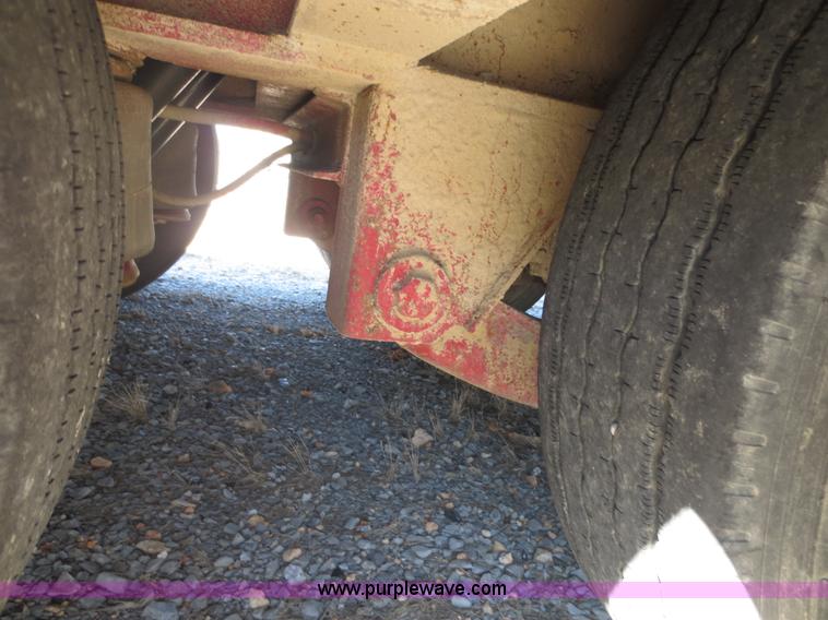 image for item F6592 1990 Etnyre 35' 50 ton detachable equipment trailer