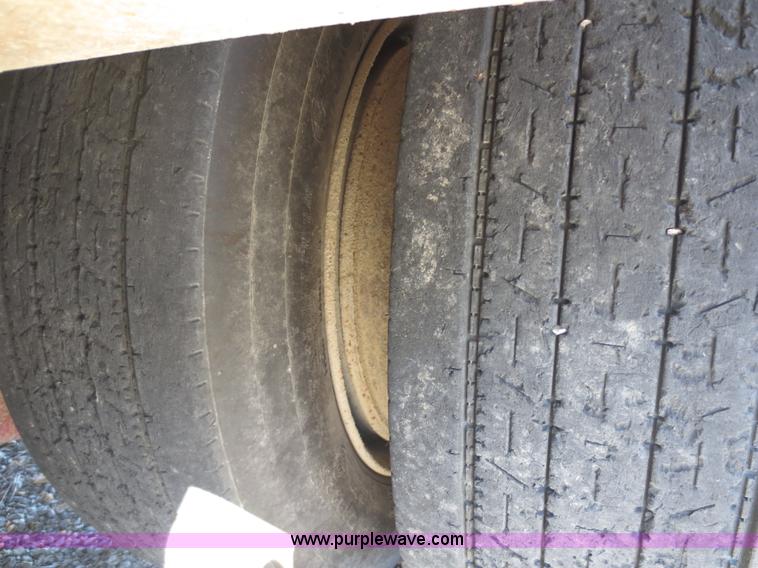 image for item F6592 1990 Etnyre 35' 50 ton detachable equipment trailer