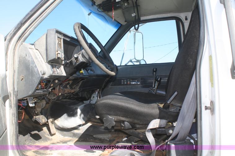 image for item G5002 2000 GMC C8500 dump truck