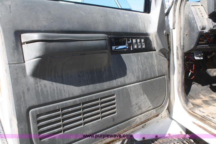 image for item G5002 2000 GMC C8500 dump truck