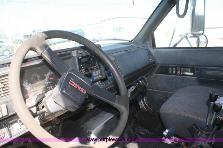 image for item G5002 2000 GMC C8500 dump truck