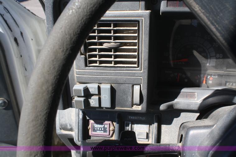 image for item G5002 2000 GMC C8500 dump truck