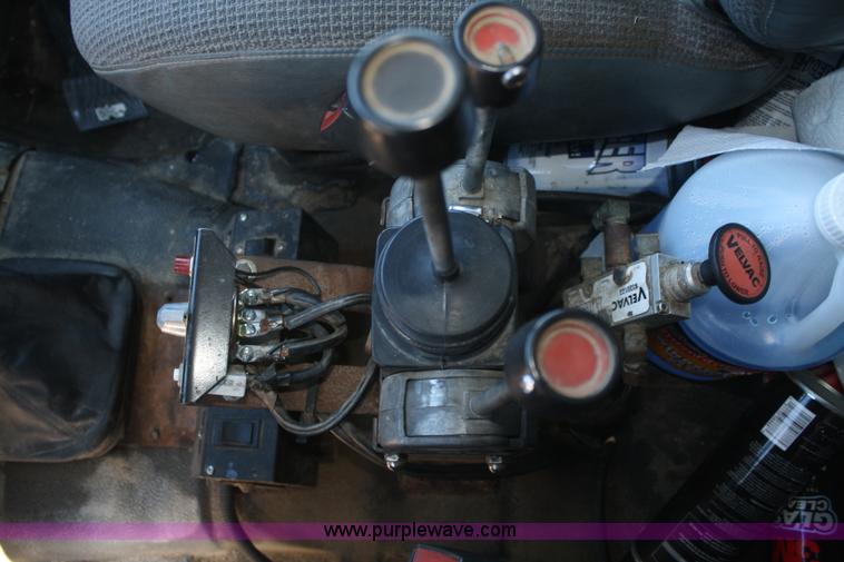 image for item G5002 2000 GMC C8500 dump truck