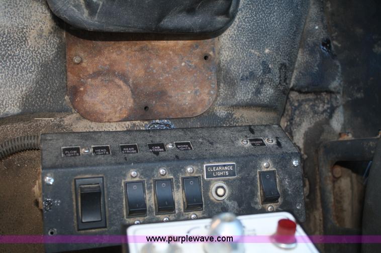 image for item G5002 2000 GMC C8500 dump truck