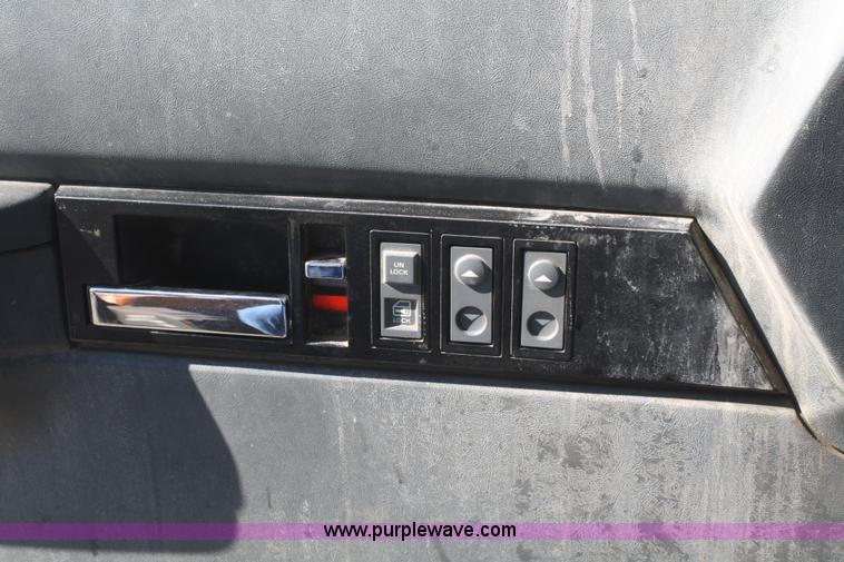 image for item G5002 2000 GMC C8500 dump truck