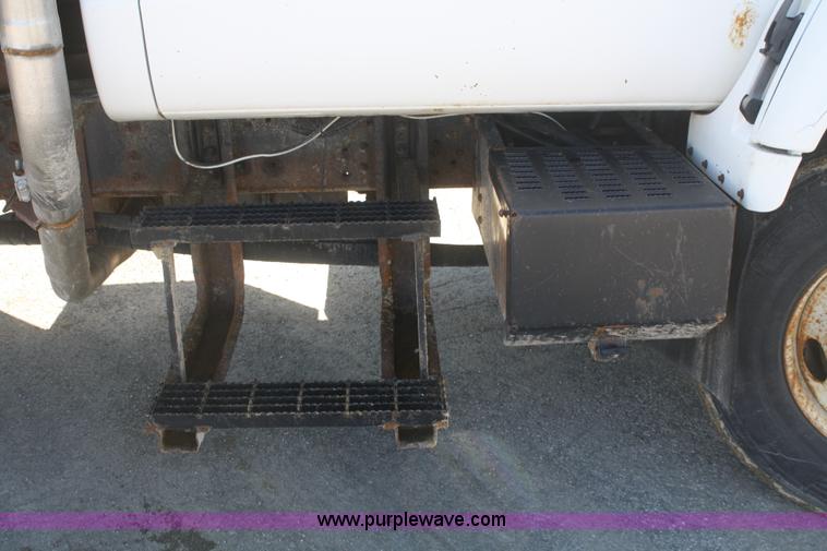 image for item G5002 2000 GMC C8500 dump truck