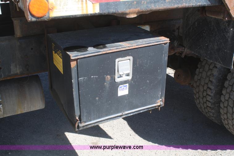 image for item G5002 2000 GMC C8500 dump truck