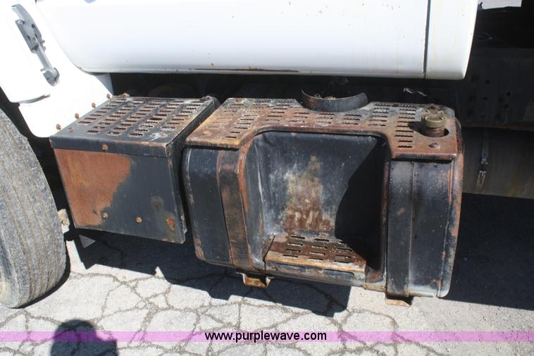 image for item G5002 2000 GMC C8500 dump truck