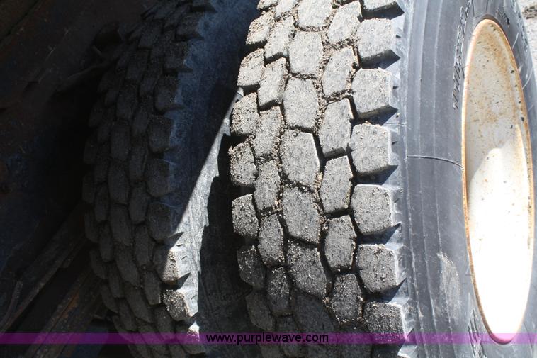 image for item G5002 2000 GMC C8500 dump truck