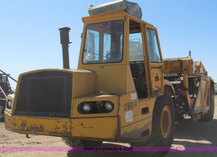 image for item G5663 1973 John Deere 860A paddle scraper