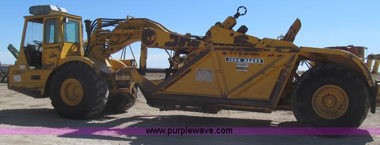 image for item G5663 1973 John Deere 860A paddle scraper