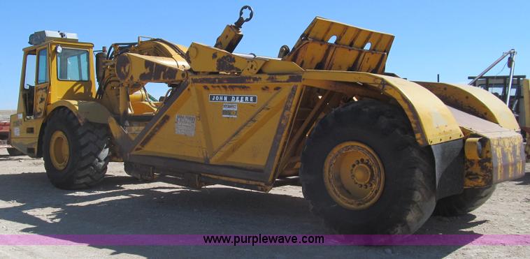 image for item G5663 1973 John Deere 860A paddle scraper