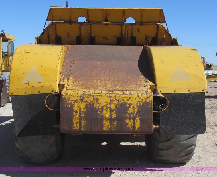 image for item G5663 1973 John Deere 860A paddle scraper