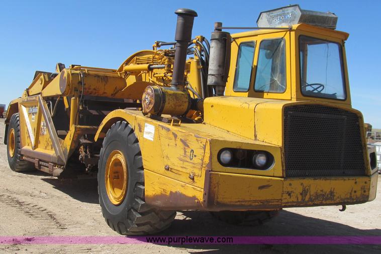 image for item G5663 1973 John Deere 860A paddle scraper