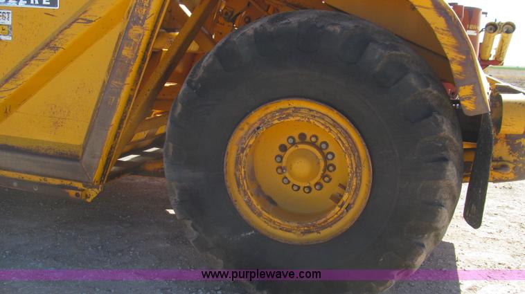 image for item G5663 1973 John Deere 860A paddle scraper