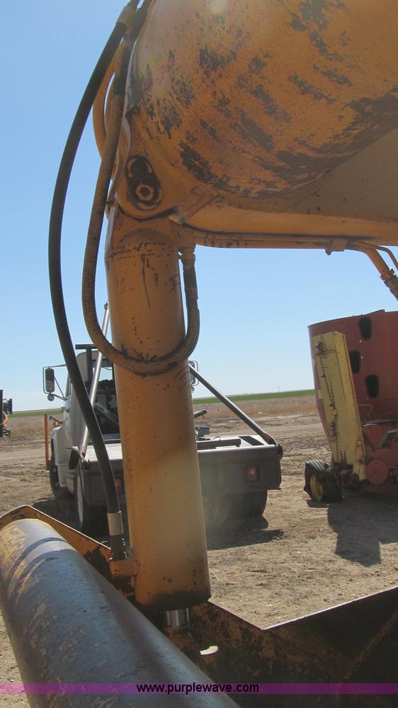 image for item G5663 1973 John Deere 860A paddle scraper