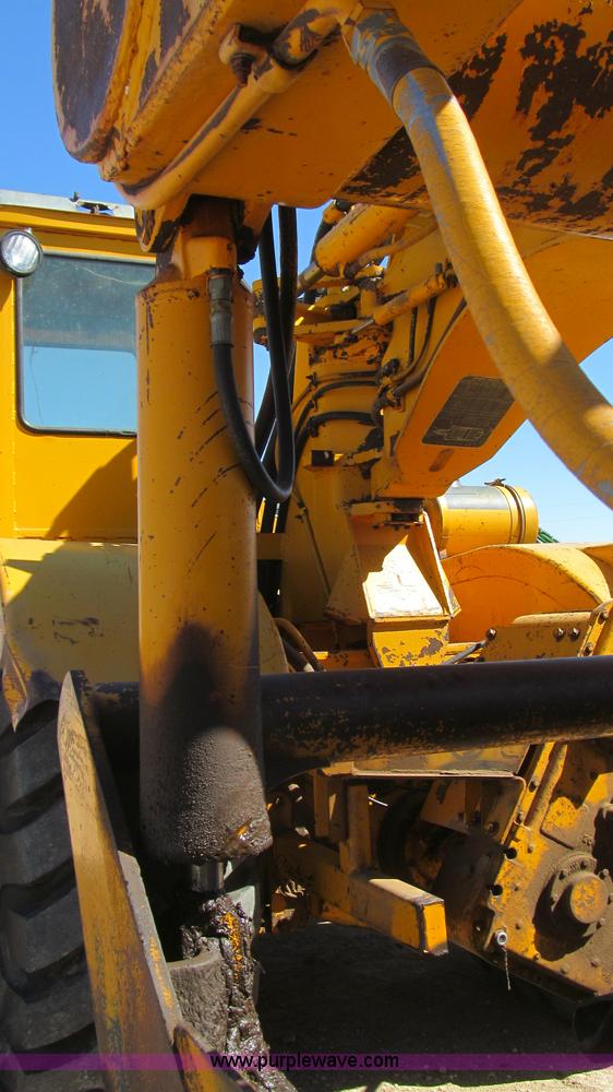 image for item G5663 1973 John Deere 860A paddle scraper