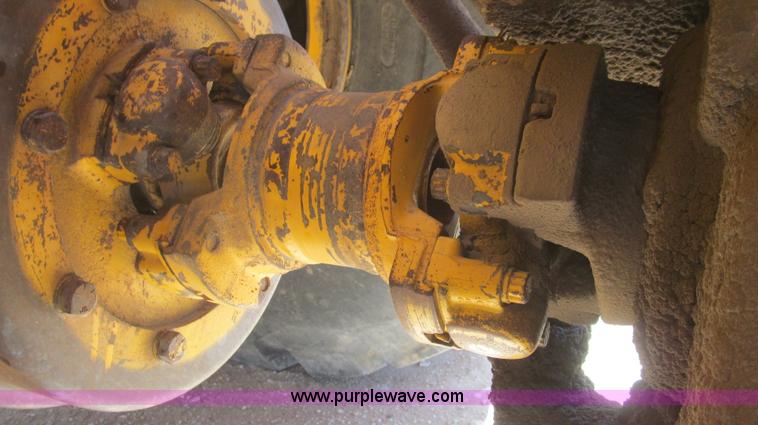 image for item G5663 1973 John Deere 860A paddle scraper