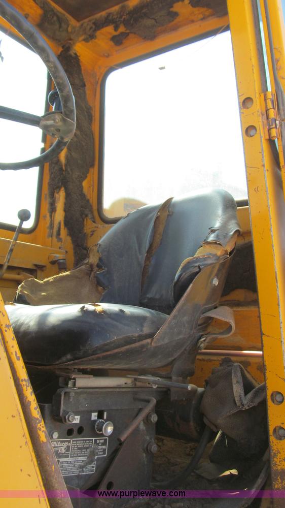 image for item G5663 1973 John Deere 860A paddle scraper