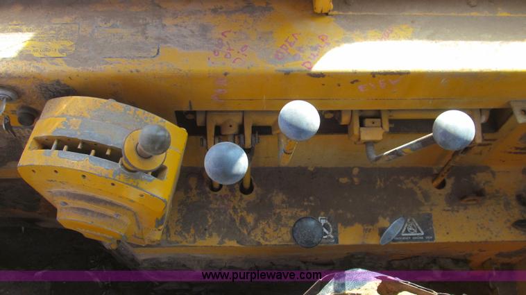 image for item G5663 1973 John Deere 860A paddle scraper