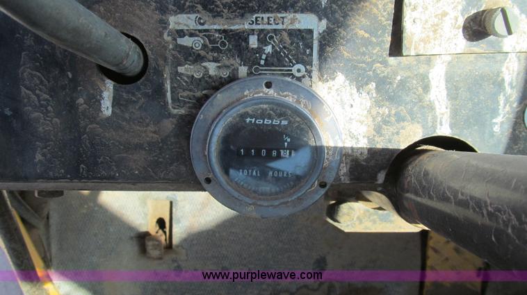 image for item G5663 1973 John Deere 860A paddle scraper