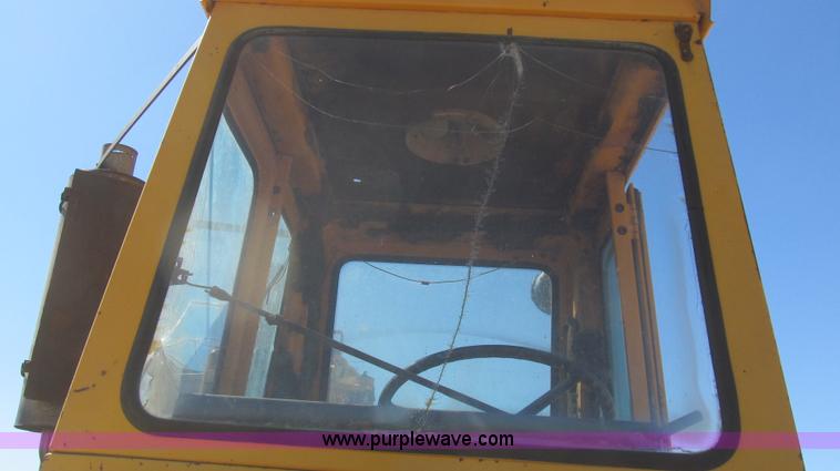 image for item G5663 1973 John Deere 860A paddle scraper