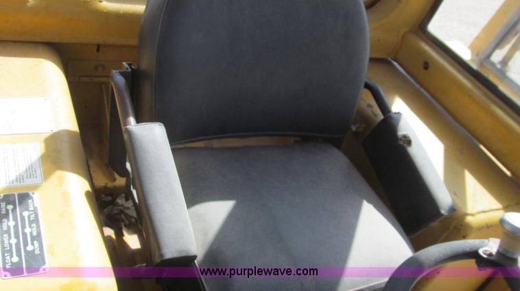 image for item G5668 1973 Caterpillar 930 wheel loader