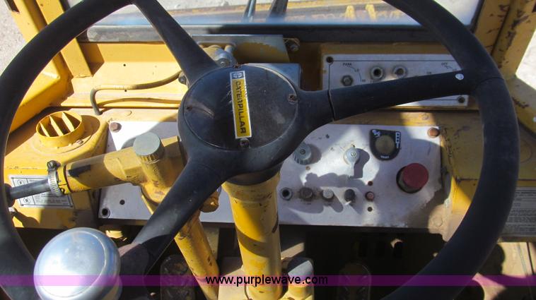 image for item G5668 1973 Caterpillar 930 wheel loader