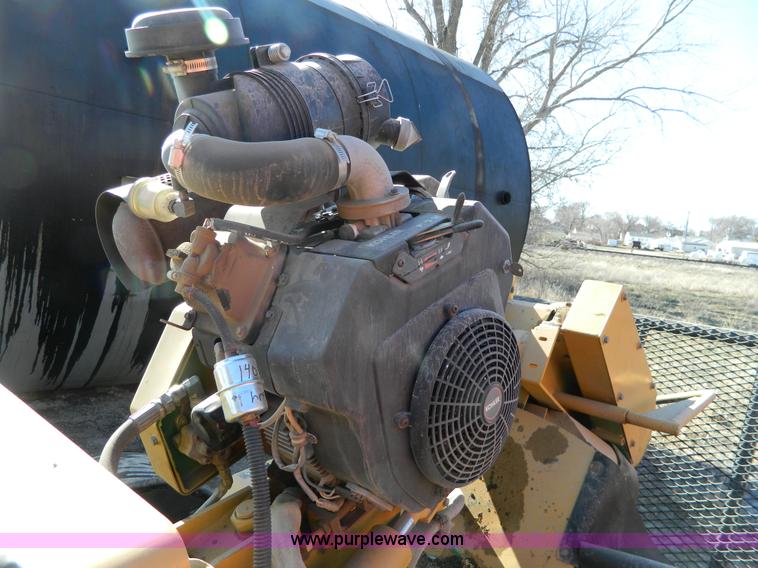 image for item G7784 2004 Vermeer SC252 auto sweep stump cutter