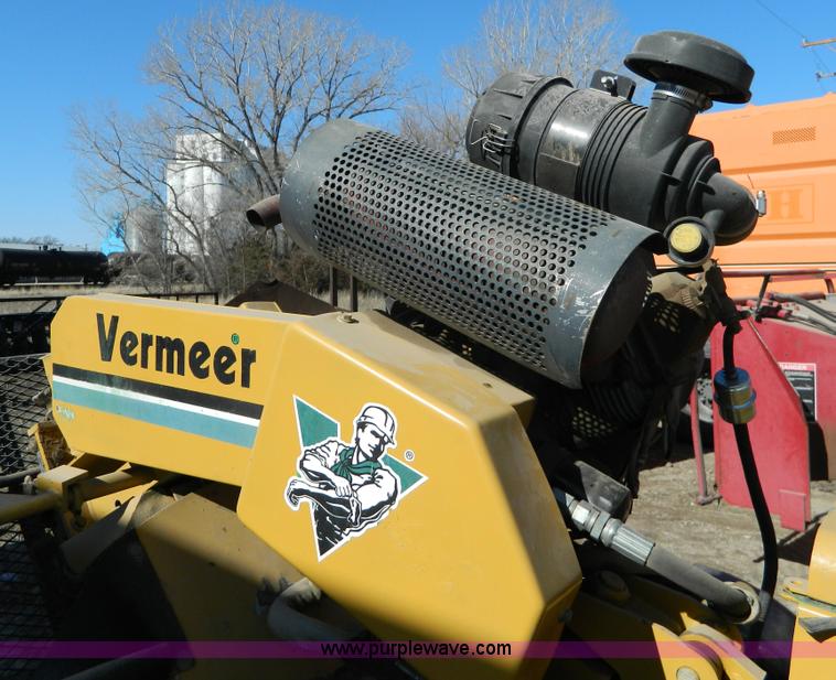 image for item G7784 2004 Vermeer SC252 auto sweep stump cutter