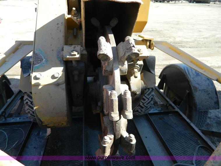 image for item G7784 2004 Vermeer SC252 auto sweep stump cutter