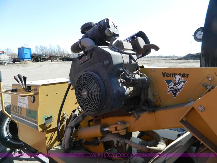 image for item G7784 2004 Vermeer SC252 auto sweep stump cutter