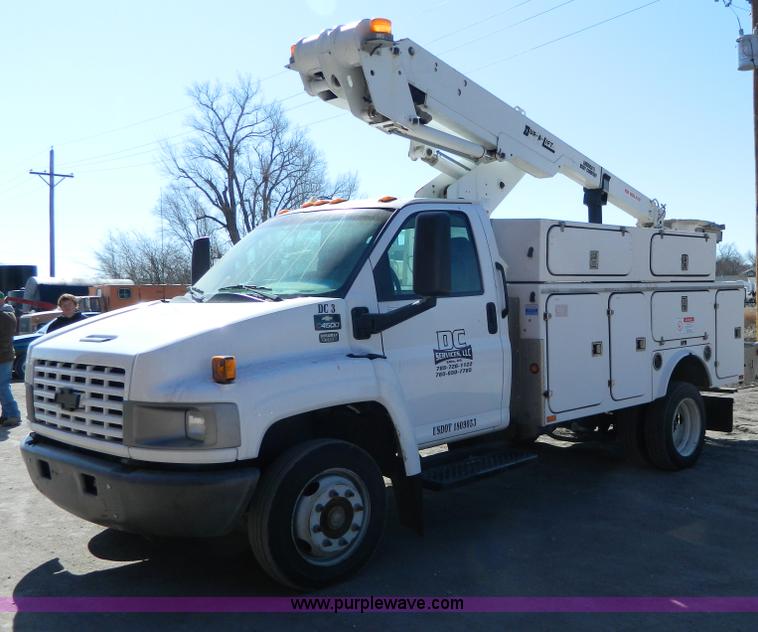 image for item G7788 2004 Chevrolet C4500 service boom truck