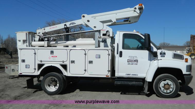 image for item G7788 2004 Chevrolet C4500 service boom truck