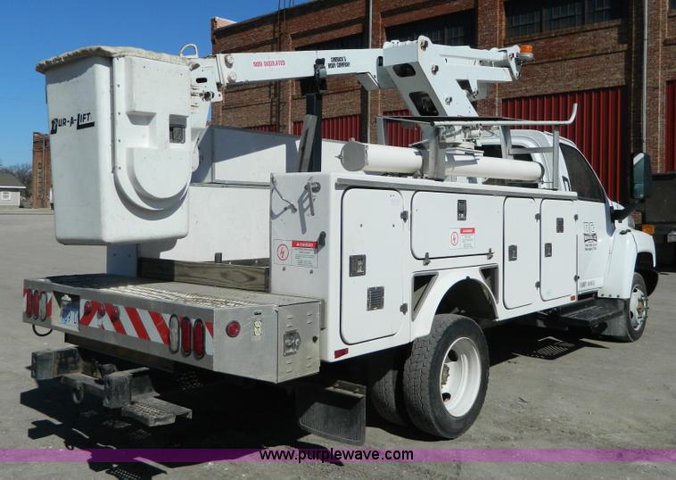 image for item G7788 2004 Chevrolet C4500 service boom truck