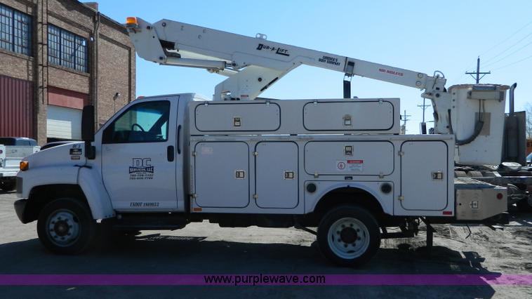 image for item G7788 2004 Chevrolet C4500 service boom truck