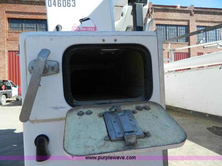 image for item G7788 2004 Chevrolet C4500 service boom truck