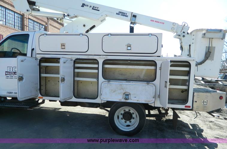 image for item G7788 2004 Chevrolet C4500 service boom truck