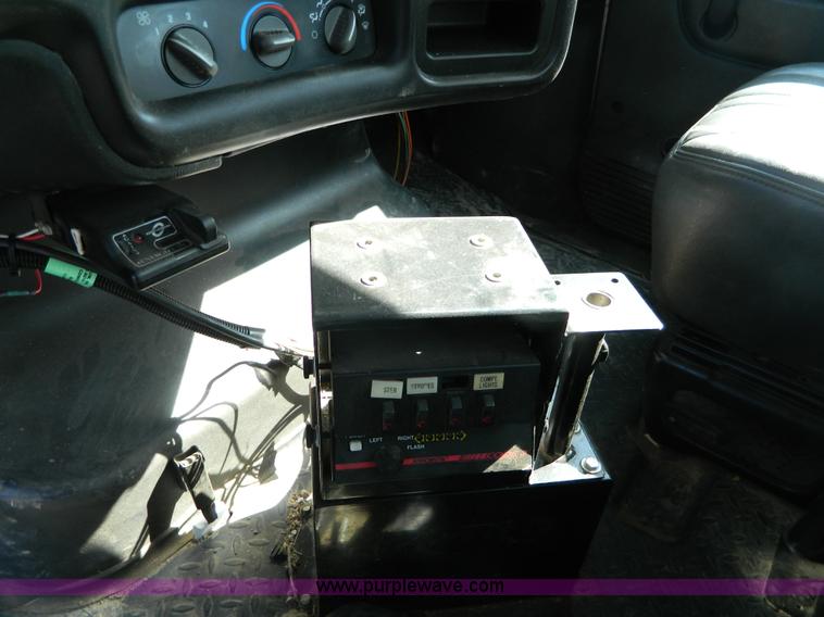 image for item G7788 2004 Chevrolet C4500 service boom truck