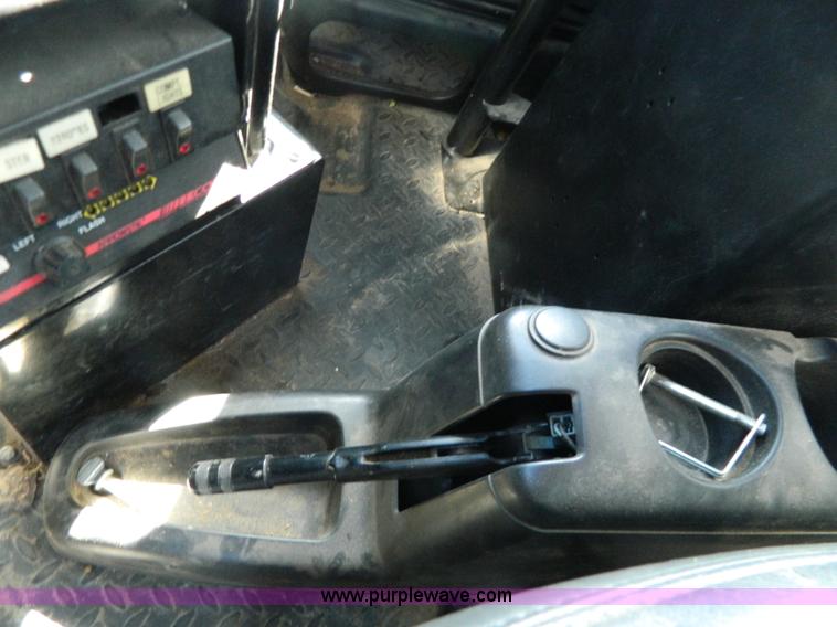 image for item G7788 2004 Chevrolet C4500 service boom truck