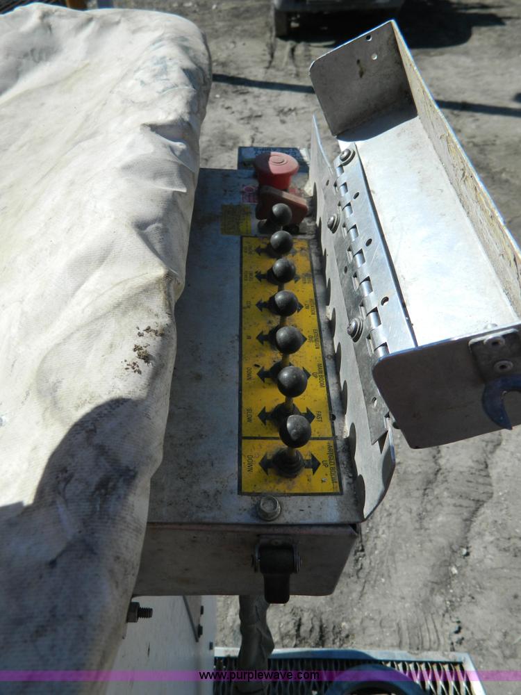 image for item G7788 2004 Chevrolet C4500 service boom truck