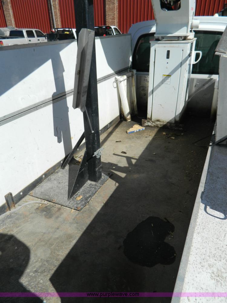 image for item G7788 2004 Chevrolet C4500 service boom truck