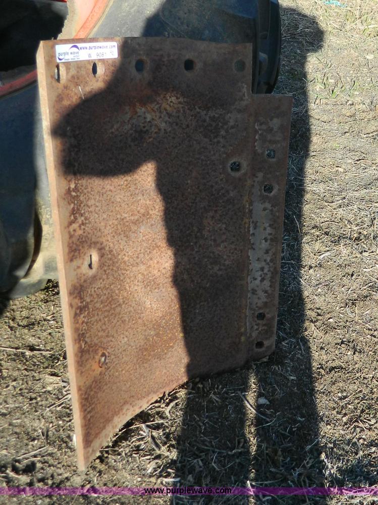 2' moldboard extension in Wilson, KS Item W9081 sold Purple Wave