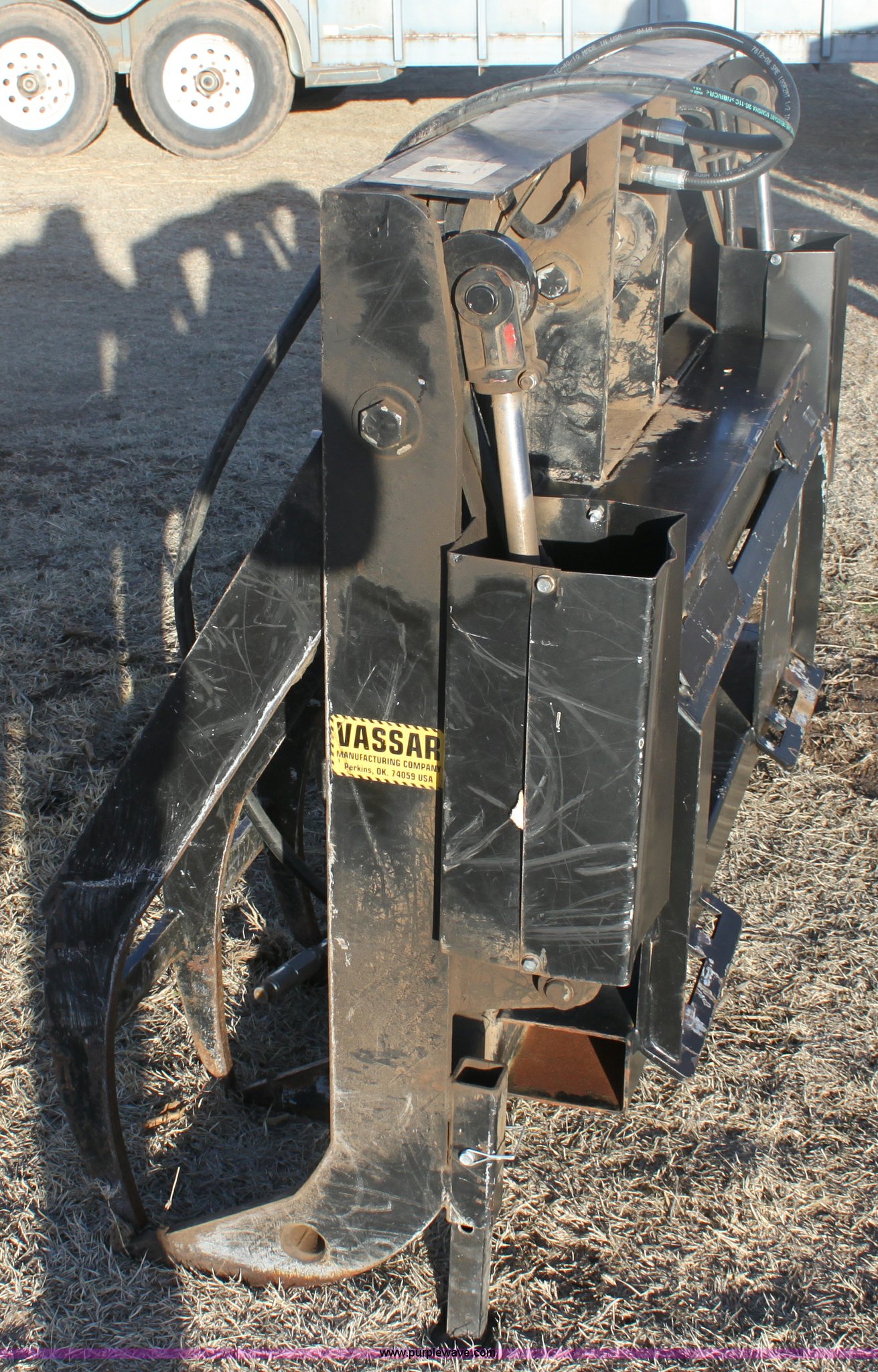 Vassar grapple loader attachment in Cunningham, KS Item E8459 sold