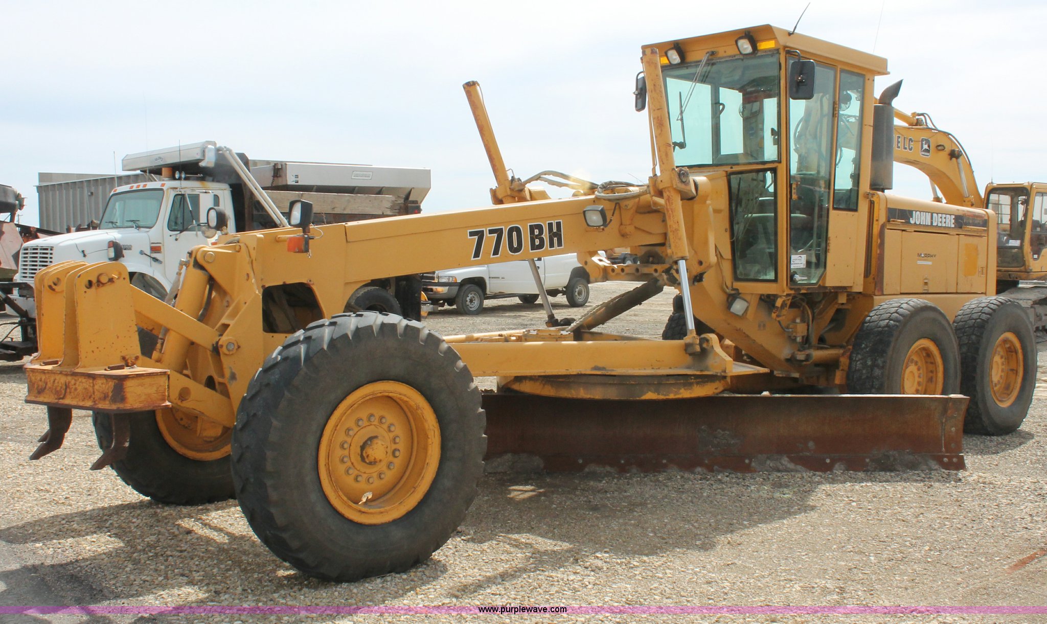 1993 John Deere 770BH articulated motor grader in Manhattan, KS Item