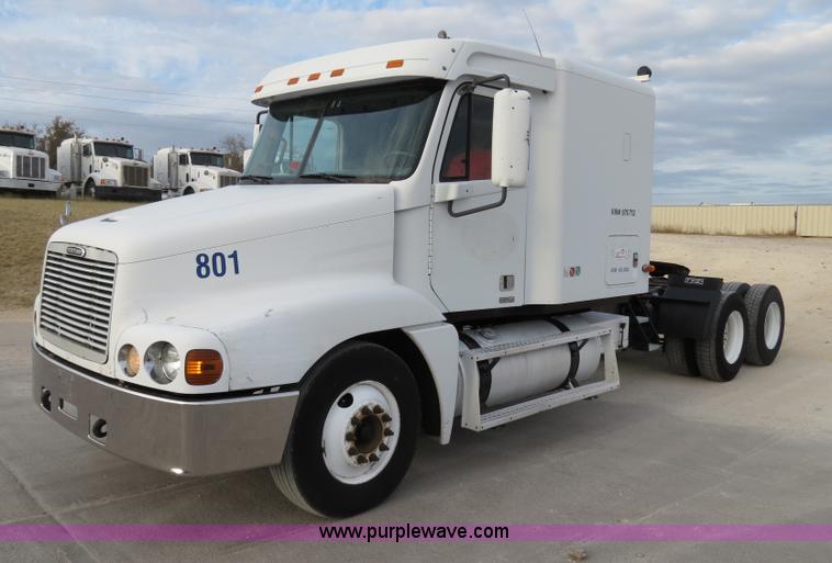 image for item B2494 1999 Freightliner C120 semi truck