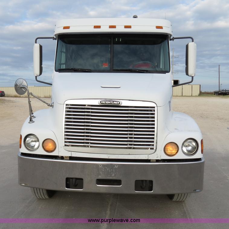 image for item B2494 1999 Freightliner C120 semi truck
