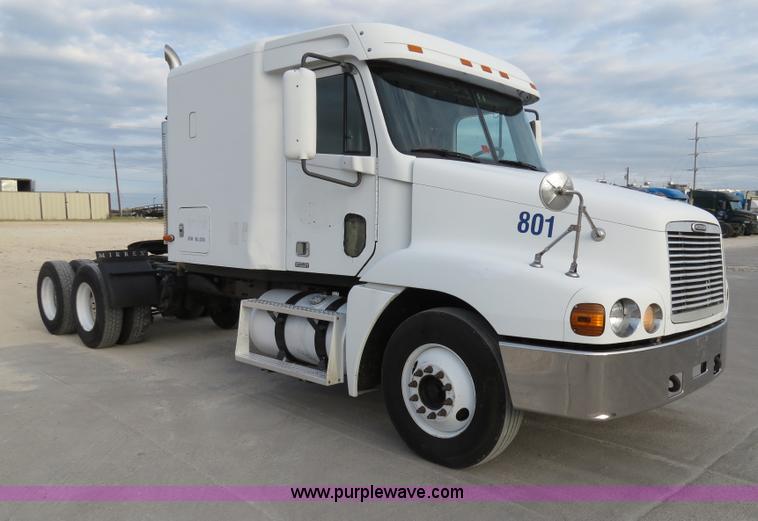 image for item B2494 1999 Freightliner C120 semi truck